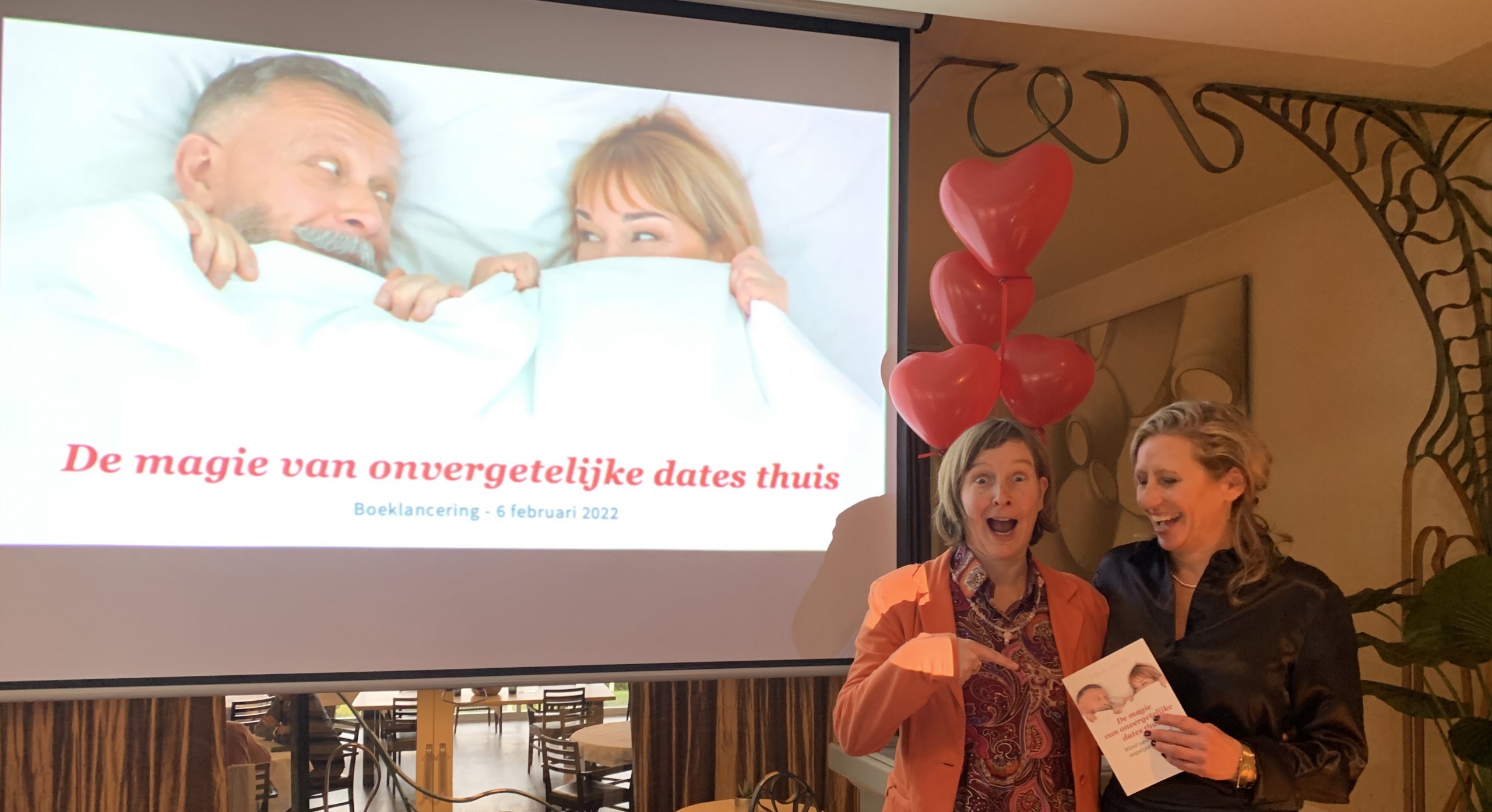 Caroline Anseeuw en Inge Ketels tijdens boekpresentatie De magie van onvergetelijke dates thuis